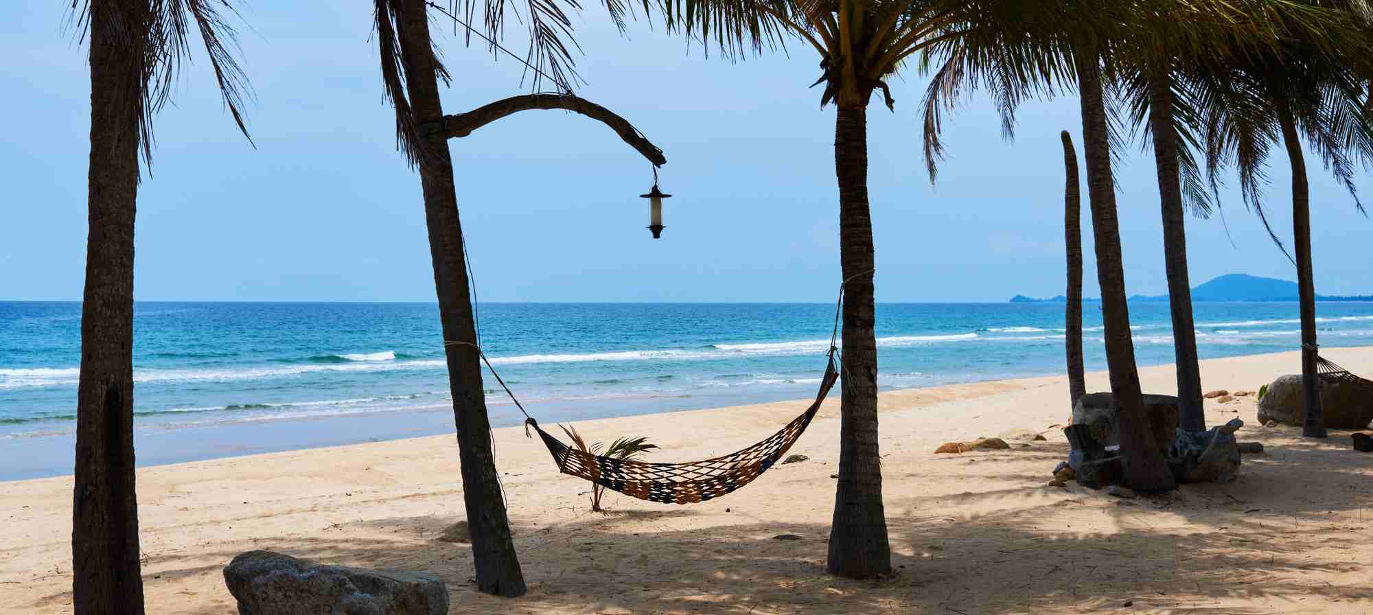 How to Set Up a Hammock on the Beach - Effortless Outdoors